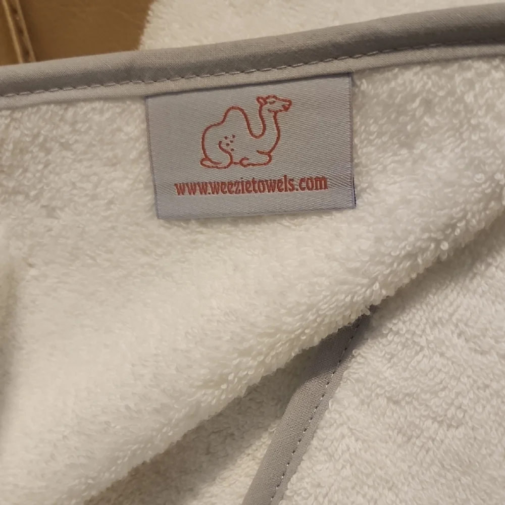 Monogrammed White Bath Towel with Decorative Crest